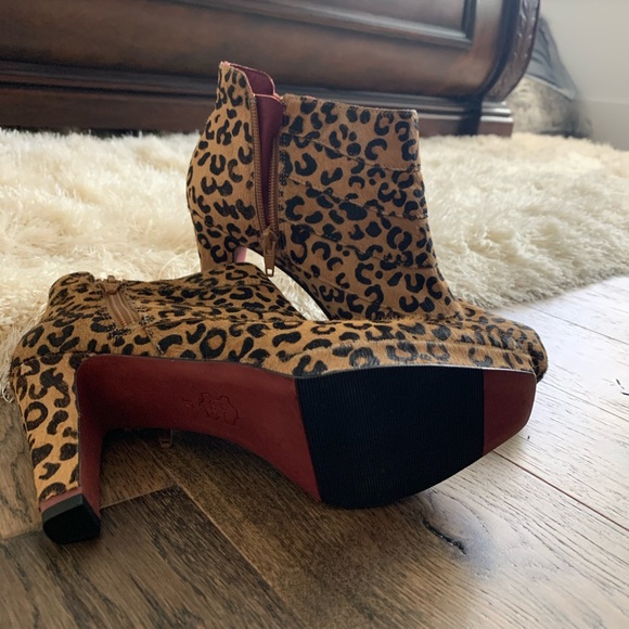 Cheetah Print Booties - Picture 2 of 4